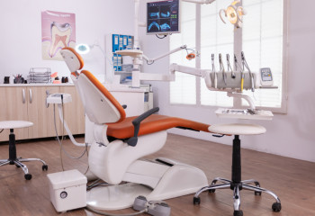 Казахстанец потратил на зубы 32,6 млн тенге: сколько имплантов можно было установить