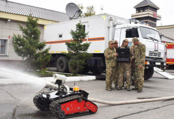 Құтқарушылар өрт сөндіру роботын пайдалануды үйренді