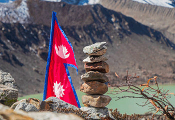 Непалдың жаңа премьер-министрі ант беріп, елді сабырға шақырды