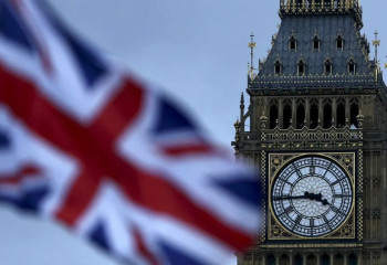 Лондонда мигранттарға қарсы шеруге 100 мыңнан астам адам шықты