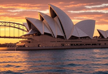 Казахстанец в соцсетях рассказывает о работе в Австралии: высокие заработки нелегала