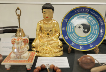 Выставка «Бесценные сокровища религиозных традиций мира»: фоторепортаж