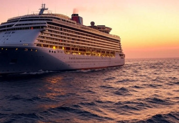 Пассажир круиза прыгнул за борт, задолжав казино крупную сумму, но его поймали