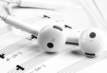 Deezer: Жүктелген музыканың 28%-ы ЖИ көмегімен жасалған