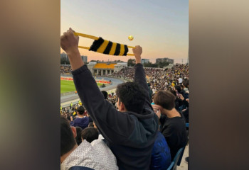 Болельщик «Кайрата» пришёл на матч с мочалкой