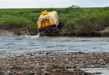 Ресейде геологтар мінген көлік суға батып кетті