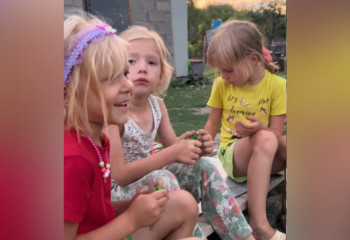 Белокурые девочки, разговаривающие на казахском языке, восхитили соцсети