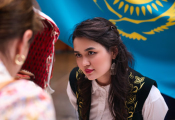 Германия Бундестагында жұмыс істейтін қазақтың қаршадай қызы