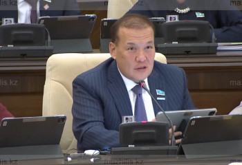 Депутат предупредил: тысячи казахстанцев рискуют остаться без документов о стаже при выходе на пенсию