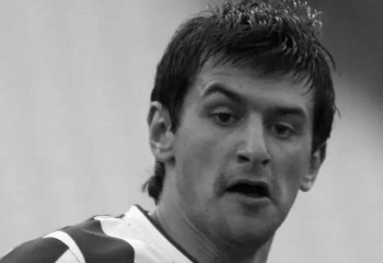 Белгілі футболшы матч кезінде көз жұмды