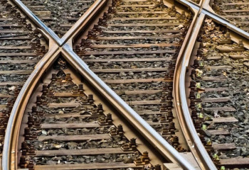 Қарағандыда көлік пен пойыз соқтығысып, үш адам мерт болды