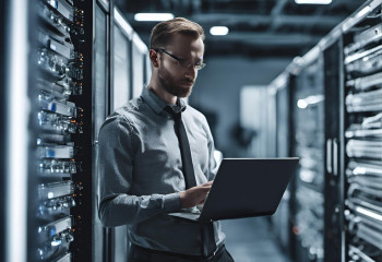 Жасанды интеллект дәуірінде ең пайдалы 9 бағдарламалау тілі