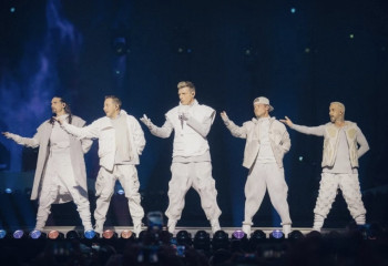 Fans in Almaty gift Backstreet Boys tubeteikas and white roses