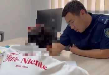 Дәмханада даяшыға аяғын сүрткізіп қойған бойжеткен ұсталды