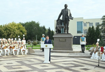 Спикер Мажилиса зачитал поздравление Президента к 140-летию Мыржакыпа Дулатова