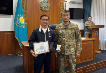 Өрт кезінде тұрғындарды құтқарған астаналық марапатталды