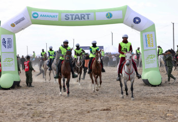 Конный марафон к юбилею Мыржакыпа Дулатова собрал наездников со всей страны