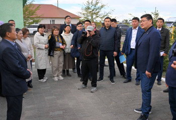 Аким области Абай посетил сёла Коктубек и Сатпаев, ознакомился с инфраструктурой и встретился с жителями