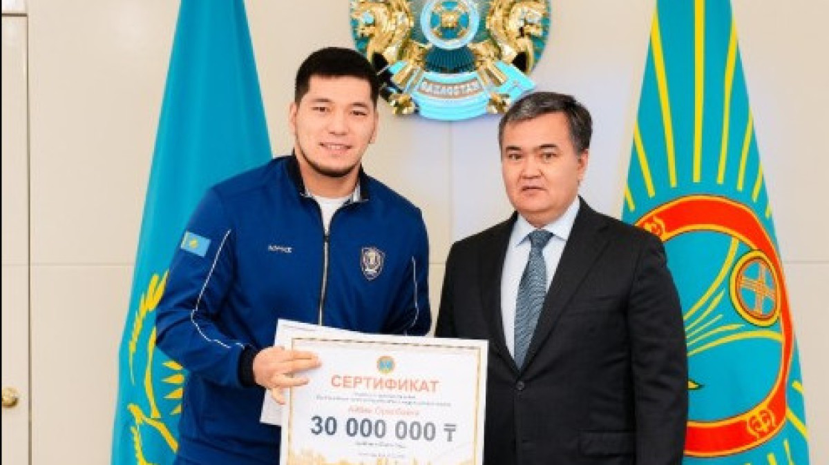  instagram.com/jenis_qasymbek 