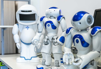 Робот аутизмді емдеуге қалай көмектеседі?