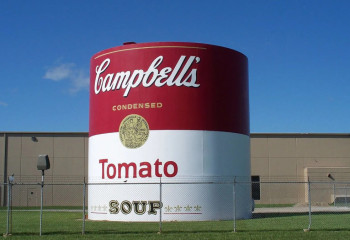 Гигантская банка супа стала символом загрязнения в США