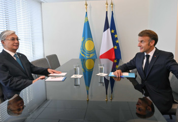 Tokayev holds meeting with President of France