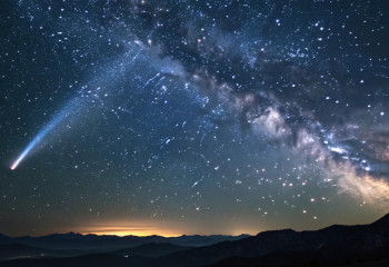 Астрономы показали самую яркую комету осени