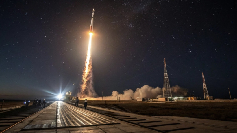  El.kz / Recraft/ Dinmukhamed Beissembayev 