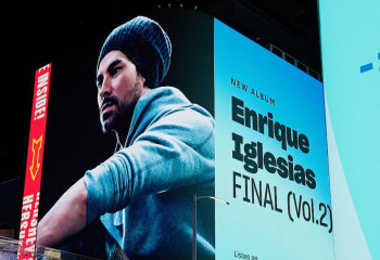 Энрике Иглесиаса хотят пригласить в Казахстан, но фанаты требуют Эминема