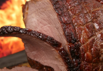 Екі ай бойы тек ет жеген блогер ағзасында қандай өзгерістер болғанын айтты