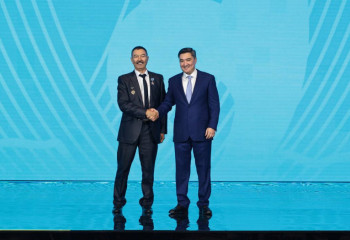 Еңбек күні: Олжас Бектенов жұмысшы мамандарға марапаттар табыстады