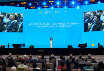 День труда: Олжас Бектенов от имени Президента вручил награды представителям рабочих профессий