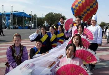 Қонаевта ұзындығы 30 метрлік алма бәліші пісірілді