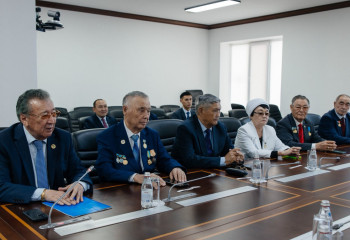 Атырауда Еңбек күніне орай ардагерлер марапатталды