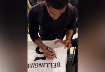 Фанаты добились автографа от Беллингема в гостинице Алматы