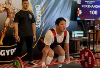 Астаналық ұстаз жүк көлігін сүйреп, рекорд жаңартуды көздеп отыр