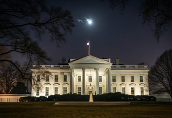 Первая остановка работы правительства США за 7 лет: кто пострадал и почему