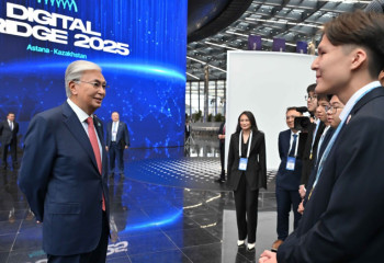 Президент ознакомился с отечественными AI-проектами и поздравил школьников — победителей международной олимпиады