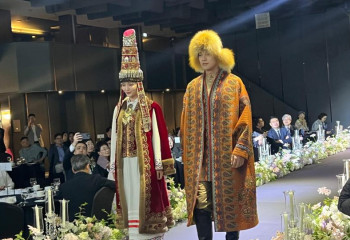 Kazakh traditional fashion show held in Seoul