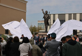 Президент Казахстана направил поздравление по случаю открытия памятника Нургисе Тлендиеву