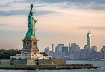 Статуя Свободы может остаться без света и посетителей из-за шатдауна в США