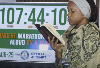 Нигерияда бес адам 17 күн бойы кітап оқып, жаңа рекорд орнатты