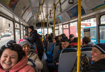 Водитель автобуса поздравил учителей – весь салон встретил слова аплодисментами