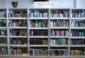 Белгілі түрколог Ясауи университетінің кітапханасына 3000 кітап сыйға тартты