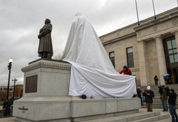 Аида Балаева напомнила о правилах установки памятников в Казахстане