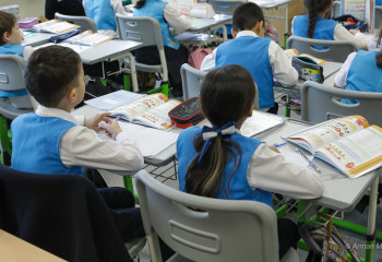 Казахстанская учительница поделилась простым лайфхаком для чтения детей