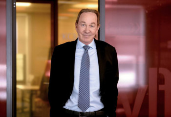 Питер Фостер Air Astana-дағы басшылық қызметінен кетеді