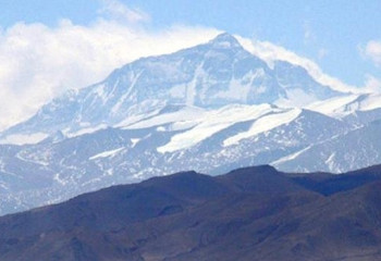 China rescues 580 hikers from Mount Everest