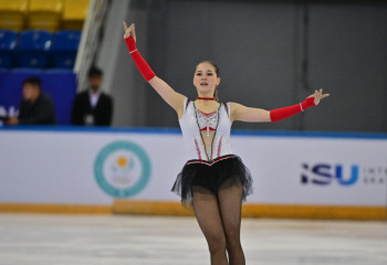 Мәнерлеп сырғанаушылар Грузиядағы турнирде қысқа бағдарламада сынға түсті