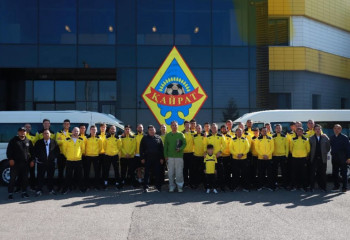 Кәсіпкер «Қайрат» футбол клубына екі жаңа автобус сыйлады